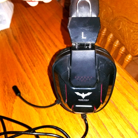 Magic Eagle Gaming Headset w Adapter - Picture 6 of 6